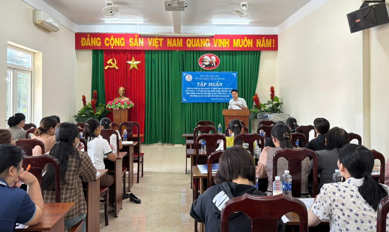 Tập huấn chăm sóc dinh dưỡng 1.000 ngày đầu đời cho cán bộ y tế cơ sở năm 2025